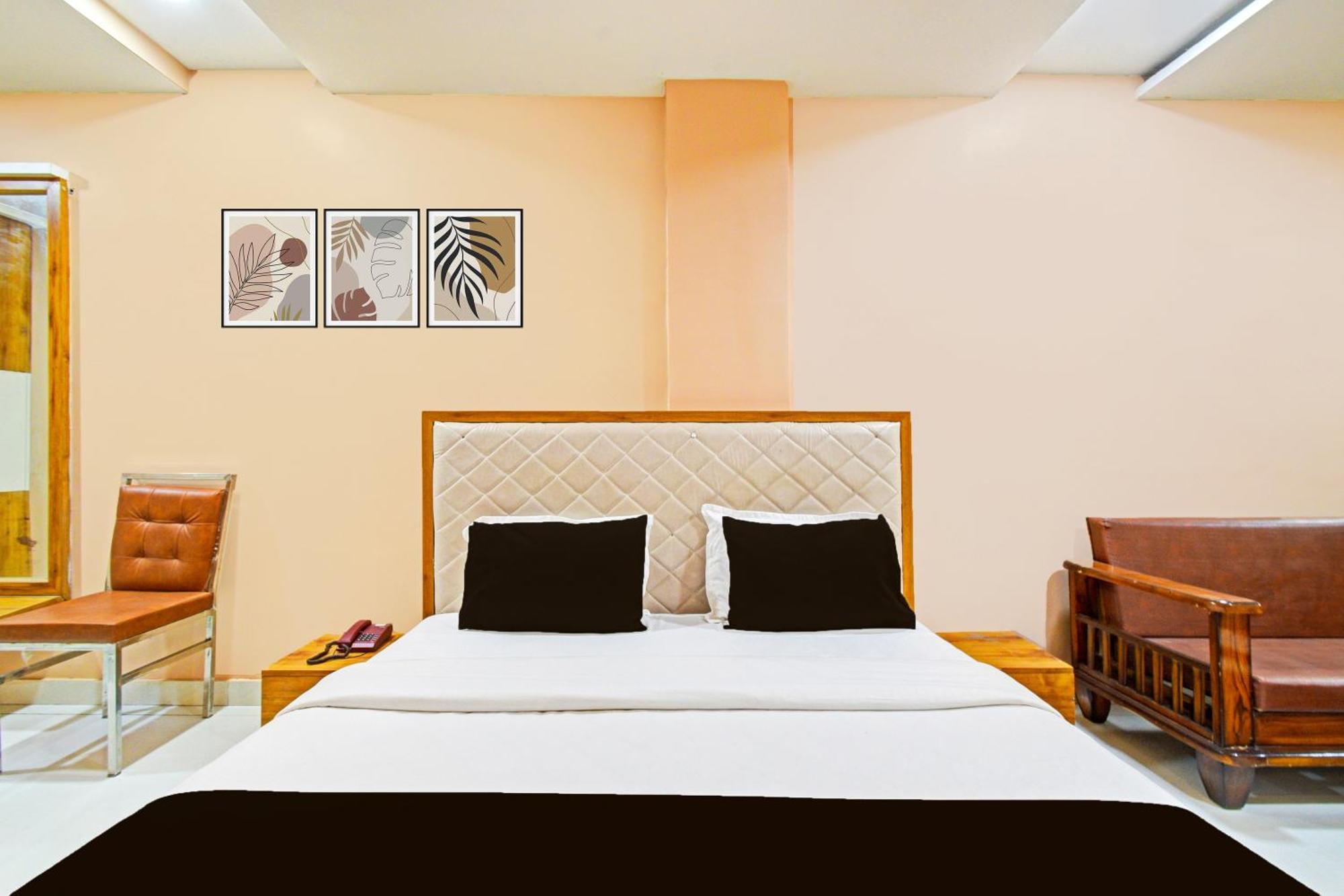 Super Townhouse Mancherial Mancherāl Exterior foto