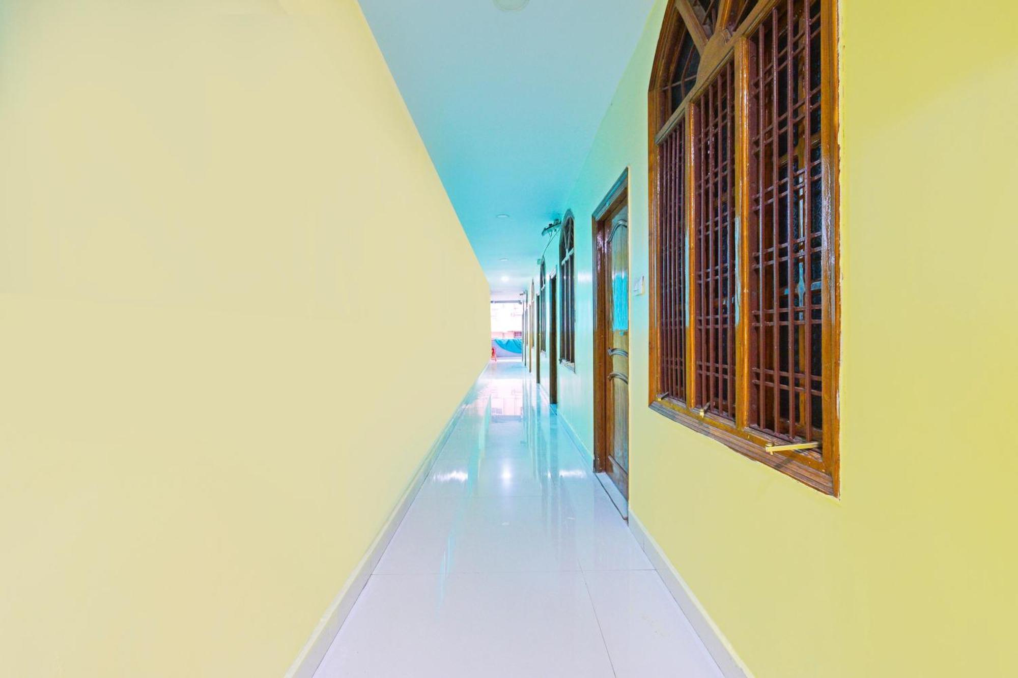 Super Townhouse Mancherial Mancherāl Exterior foto